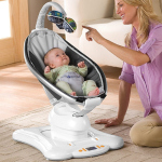 Как подобрать электронное кресло-качалку в комнату новорожденному